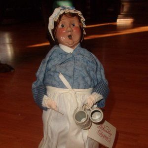 Byers Choice Williamsburg Colonial Tavern Bar Maid figurine